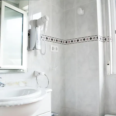Watsay Surf House Хостел Сантонья